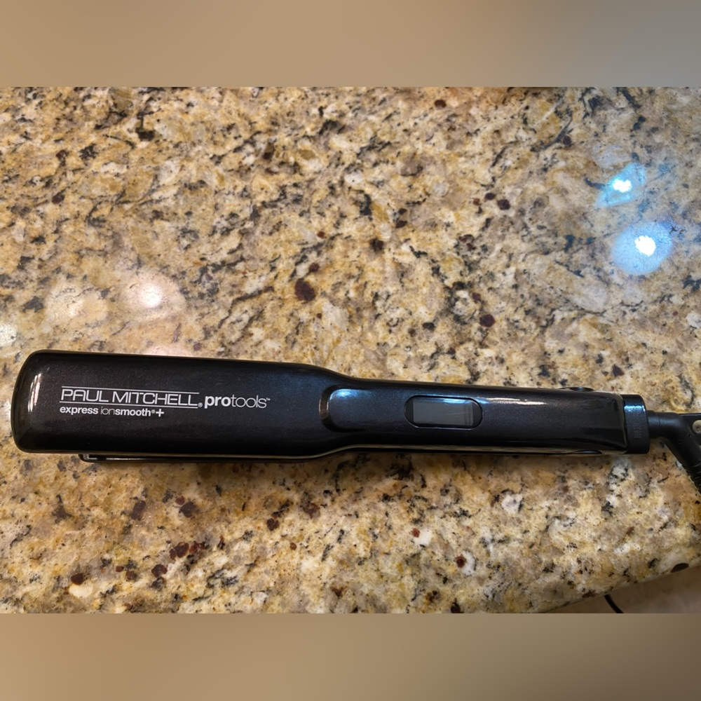 Paul Mitchell Pro Tools Express Ion Smooth+ Ceramic Flat Iron